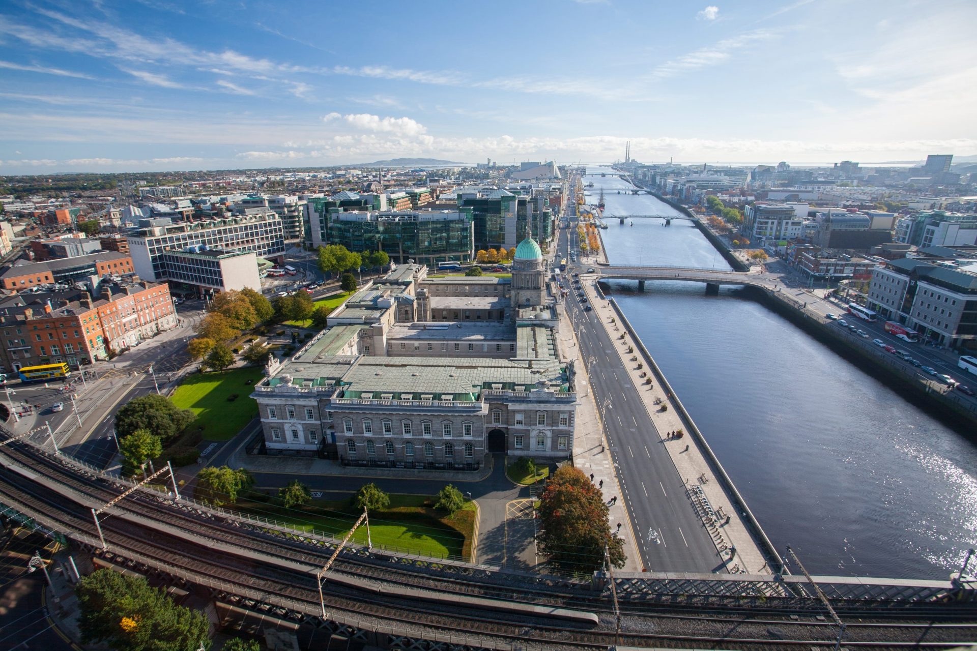 Từ năm 2012 Chính phủ Ireland đã công bố chương trình đầu tư định cư Ireland dành cho các doanh nghiệp và nhà đầu tư. Mở ra cơ hội cho nhà đầu tư và cả gia đình có thể đầu tư định cư Ireland với thủ tục đơn giản, thời gian thực hiện nhanh và ít rủi ro.